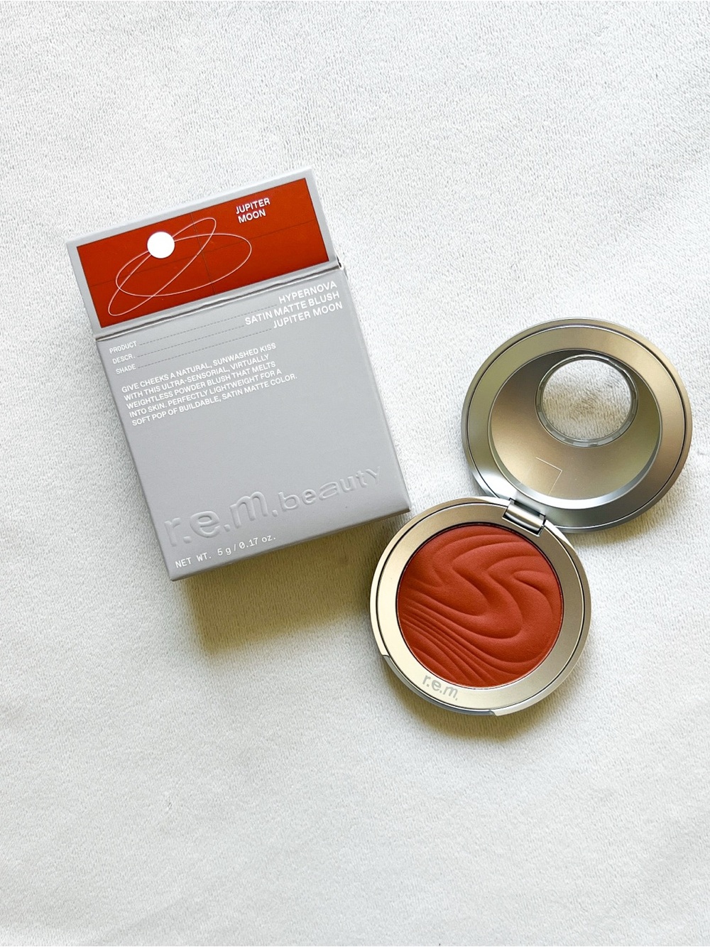 r.e.m. beauty Satin-Matte Blush — Jupiter Moon (Warm Terracotta Red)